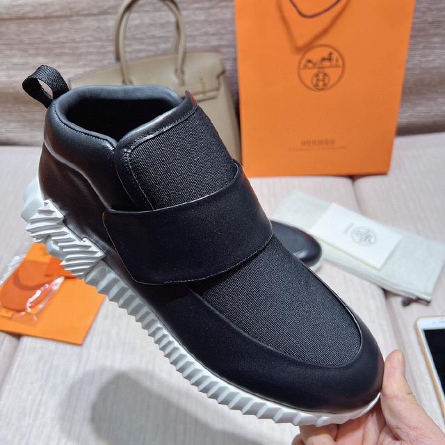 最高版本[强]代购级别品质[强]     非常漂亮的一款休闲鞋，