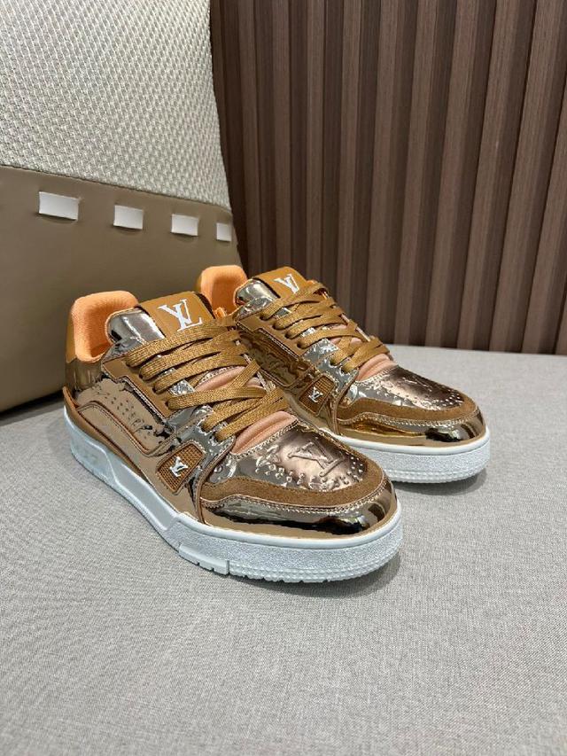 Trainer Maxi将成衣系列的宽松廓形引