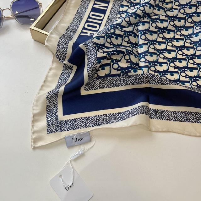 新款🔥🔥🔥款号B6101，新款围巾🧣礼盒装，💰💰批490元