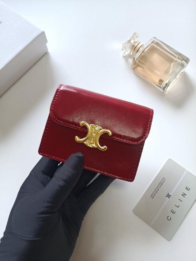 经典花纹大面内配平纹超纤，金色饰面