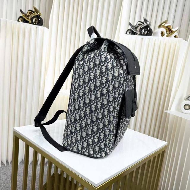 米色和黑色Dior Oblique提花 正面铂金铜丝DIOR标志
