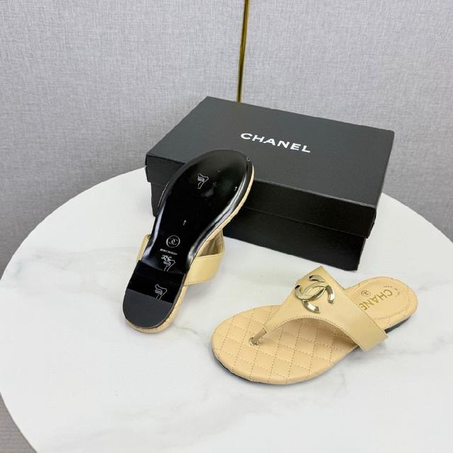 凝萃26P早春系列的摩登巧思 承袭康朋街百年匠艺的细腻质感。