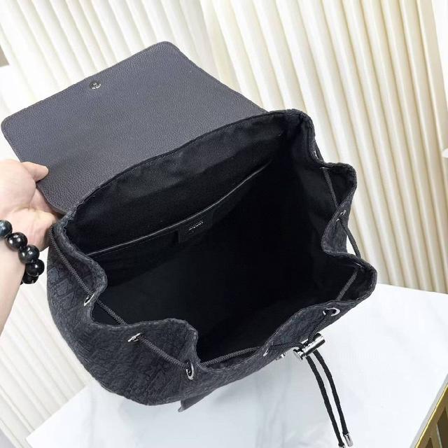 米色和黑色Dior Oblique提花 正面铂金铜丝DIOR标志