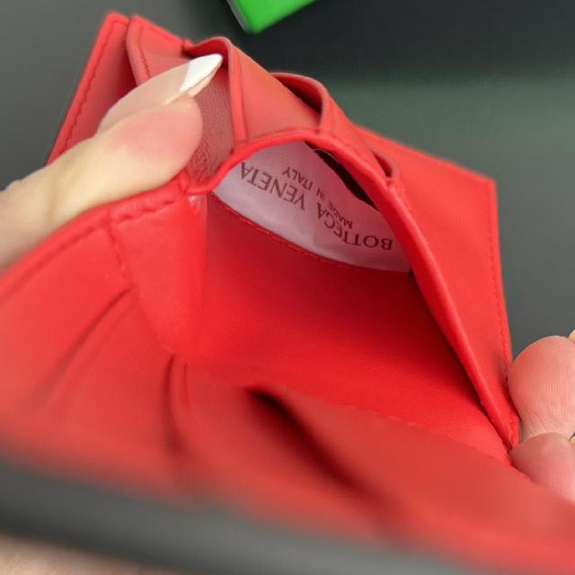 两折扣短夹式   纯手工编织 原厂牛皮。柔软度刚刚好