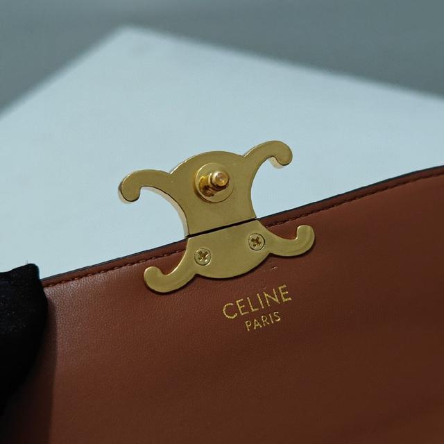 Cel新品 凯旋门小号波士顿枕头包出皮质和织物材质啦!，皮质和织物材质