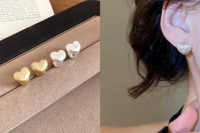 [韓國飾品連線] 正韓 百搭氣質鋯石拉絲愛心耳扣 ❤️金色📍韓國連線預購收單日：4/19