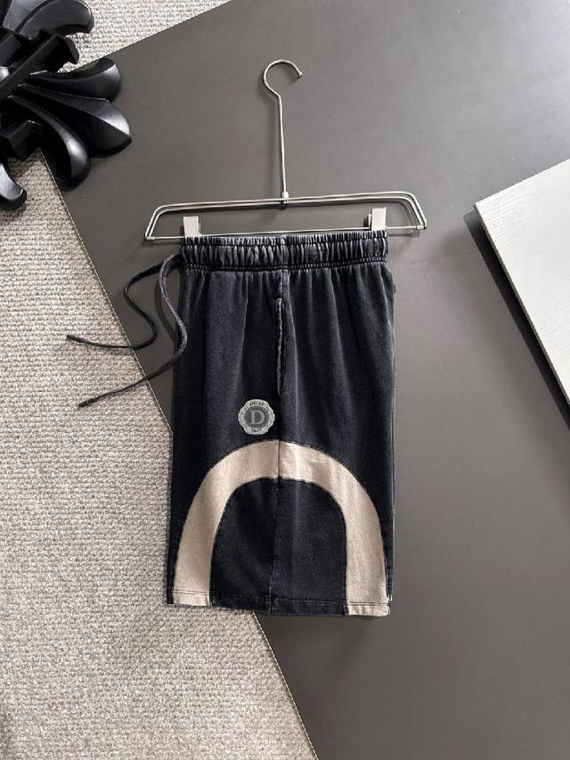 春夏最新品牛仔裤🔥专柜热销款 品味与价值共享 身穿着