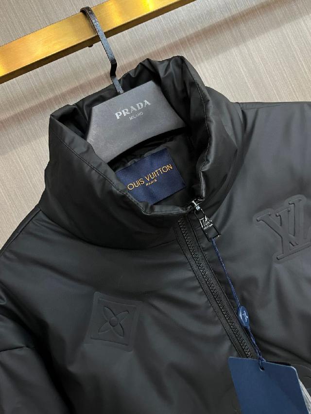 2025春冬新款羽绒服。这款号称羽绒服届最贵的，全部90绒的