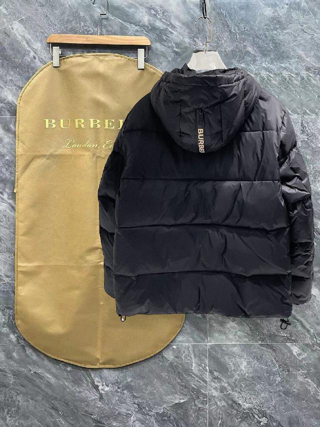 官网款新款羽绒服。这款号称羽绒服届最高端的，全部90绒