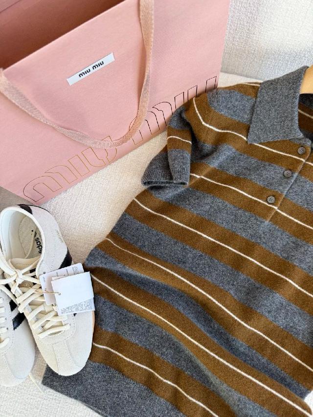 定制YB棉材质 透气舒适 同色系螺纹拼接图案  质感十足 宽松版型裁剪