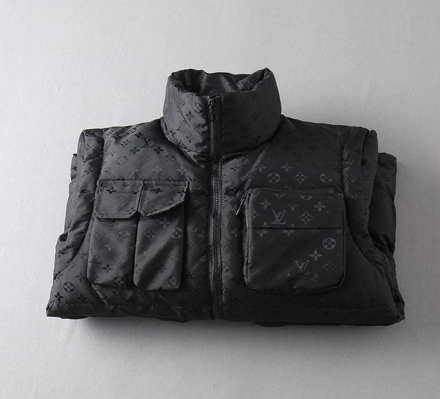 新款羽绒服。这款号称羽绒服届最贵的，全部90绒的