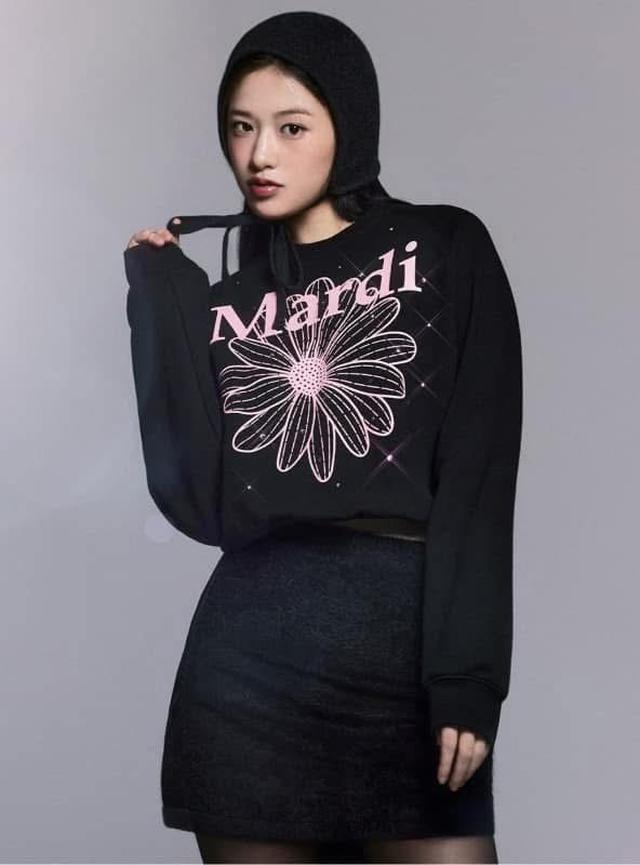 (02/16 下午5點收單) 韓國 Mardi 新款 小雛菊 粉花✨鑽石大學T
