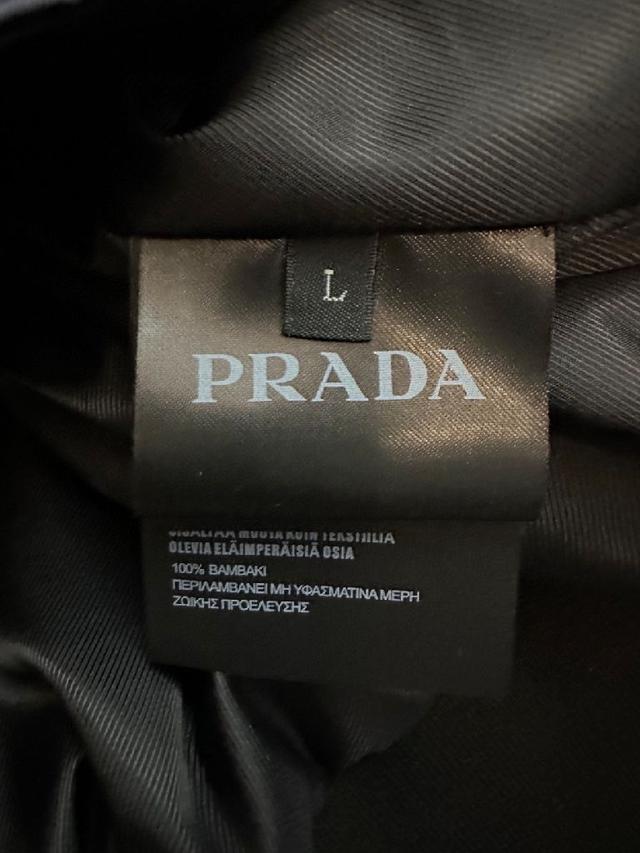 面料：采用80%羊毛，20%棉。该款面料原版定织定染，100%还原