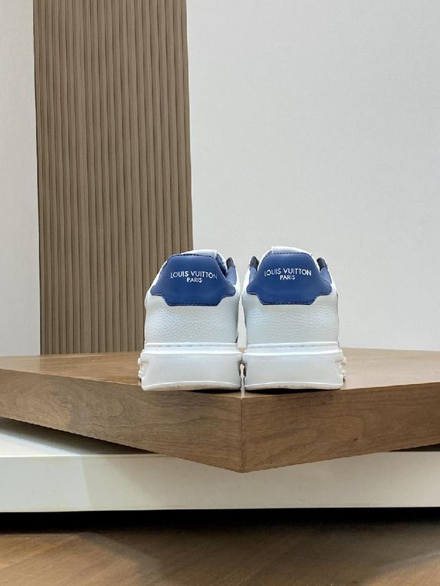 新品男士高端休闲运动鞋，选用进口头层牛皮丝印品牌