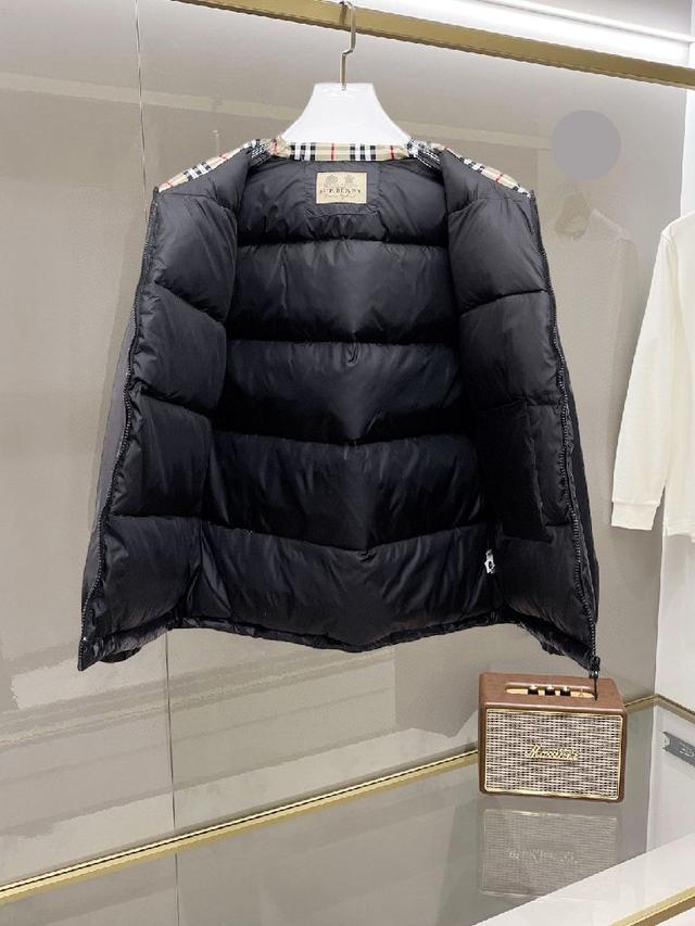 2025秋冬新款羽绒服。这款号称羽绒服届最贵的，全部90绒的