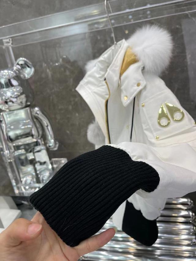 03女款加拿大银剪刀Moose Knuckles