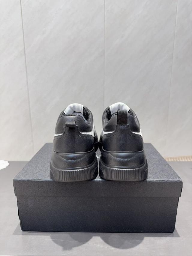 发售蠢萌可爱的造型带了点复古味！ 造型特殊，