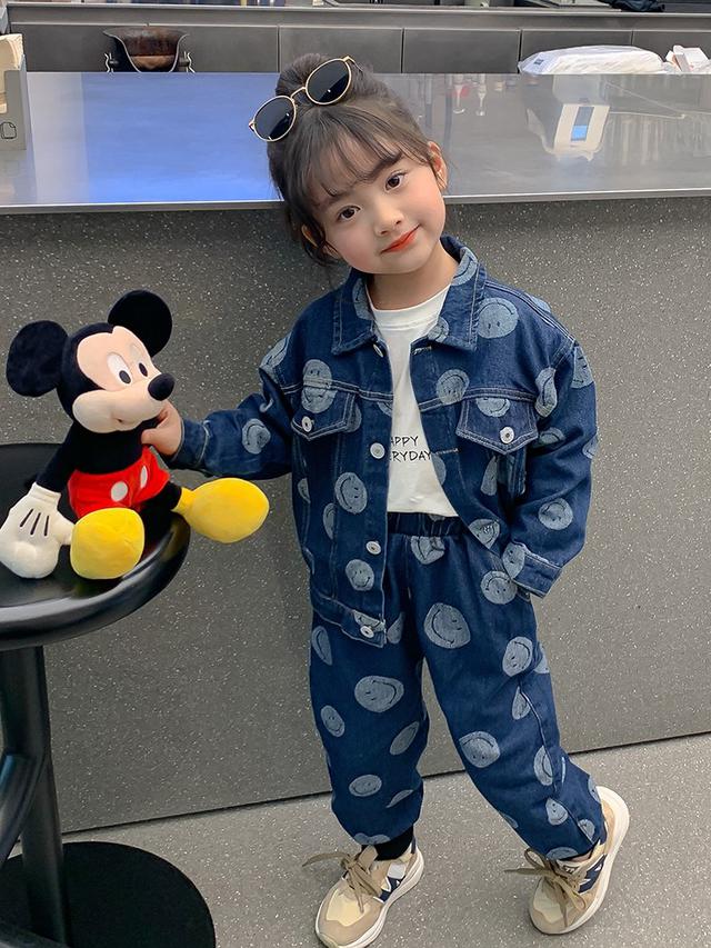 預購  女寶寶春装滿身笑臉牛仔套装