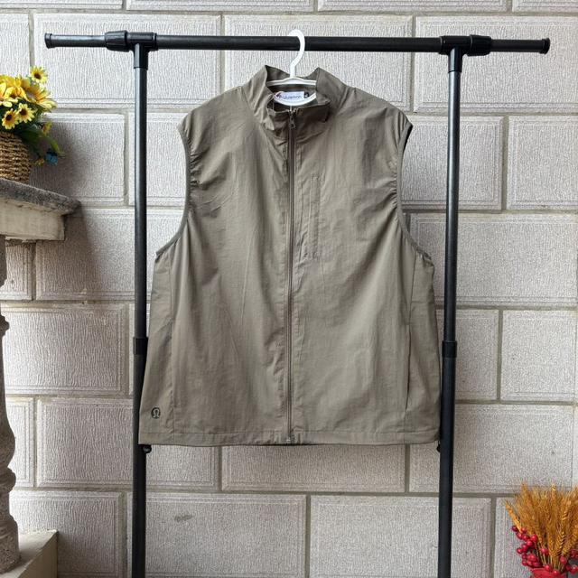 lululemon/露露25秋季新品！男士户外运动休闲多功能梭织马甲