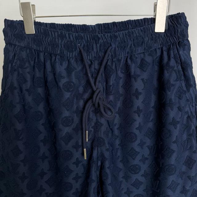 定制全棉毛巾面料满印提花，质感舒适度都是拉满的，上身简约百搭