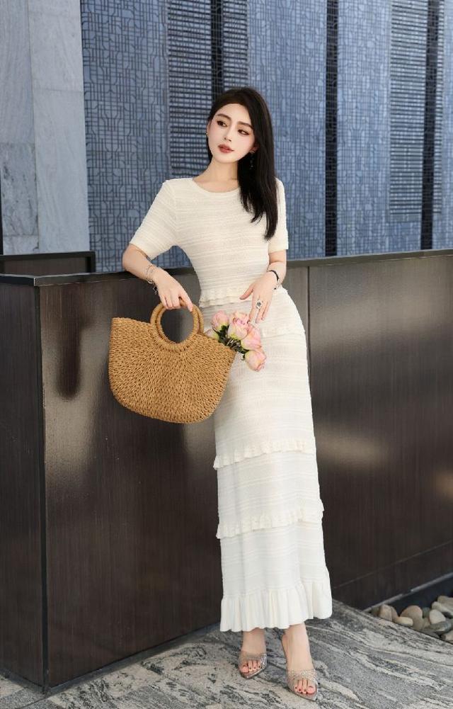 轻奢花朵提花烫钻高品质牛仔裤