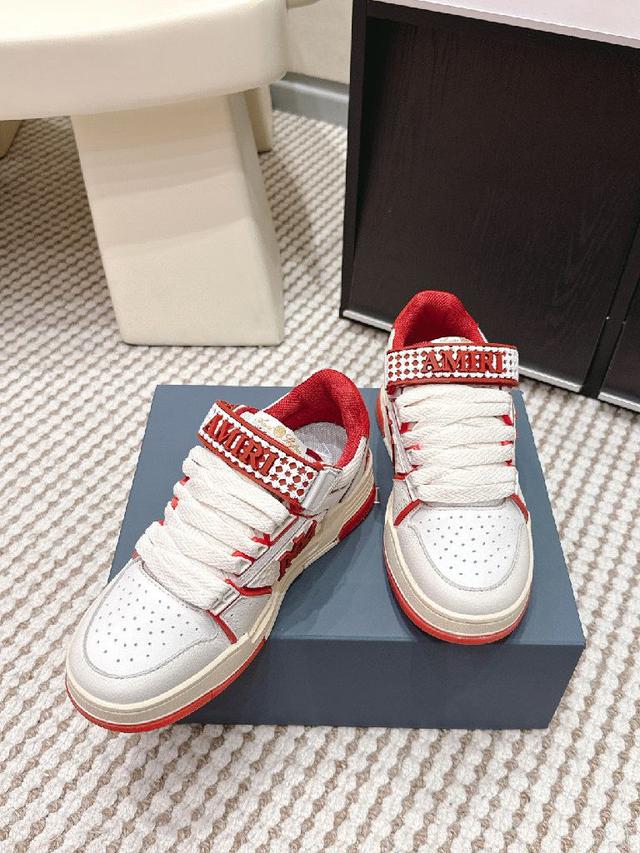 AMIRI黑色魔术贴板鞋，简约设计+品牌标识，辨识度超高！