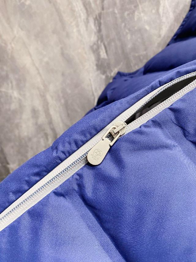 BC新款羽绒马甲出货，帽子可完全拆卸成立领