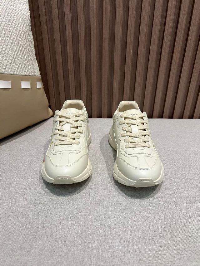 超轻TPR·橡胶；双色成型大底 超高品控·做工精细