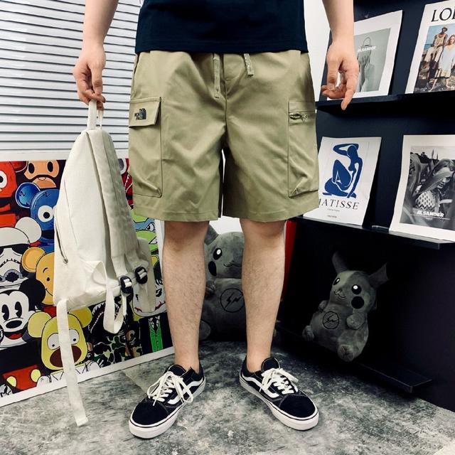 质感还有细腻程度真的是相当到位 透气舒爽适合夏季氛围穿搭 上身显瘦