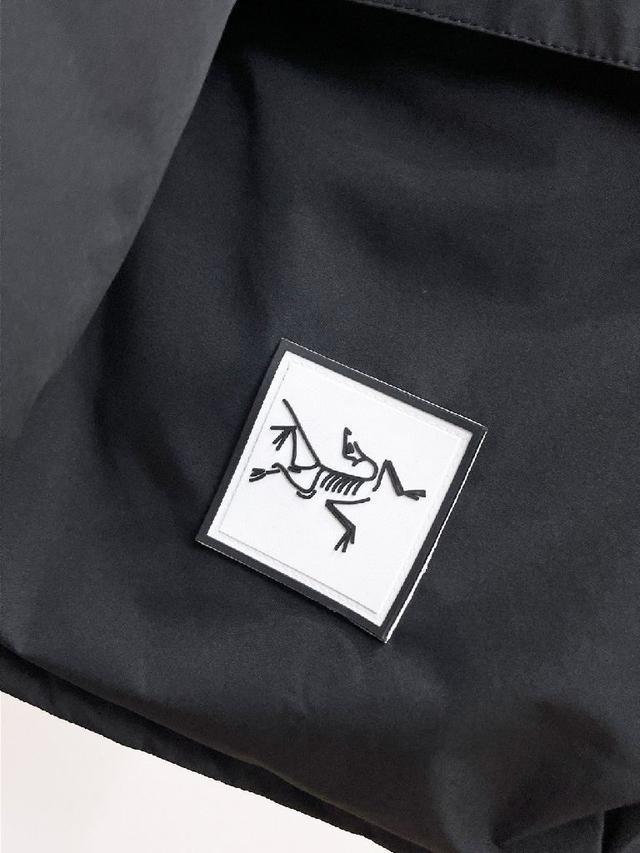 官网款2025秋冬新款羽绒服。这款号称羽绒服届最高端的