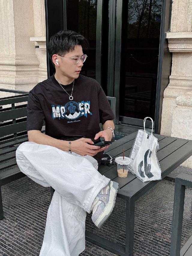 2025夏季最新款，专柜同步有售，原单狠货，时尚休闲圆领