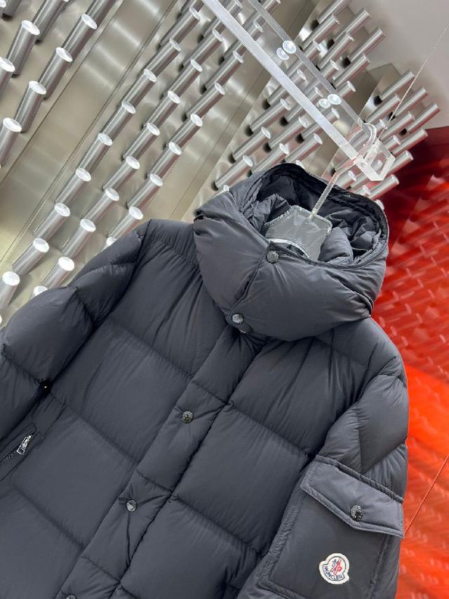 PRADA 暗纹提花双面穿羽绒服