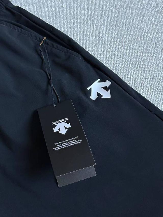 多场景适配：无论是网球、跑步等轻运动，还是通勤、休闲穿搭都很合适，
