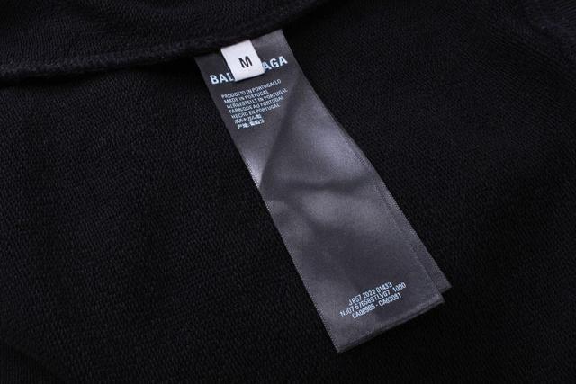 卫衣采用320g多支纱线纺织工艺 手感厚实 全棉面料 透气舒适 顶级质感