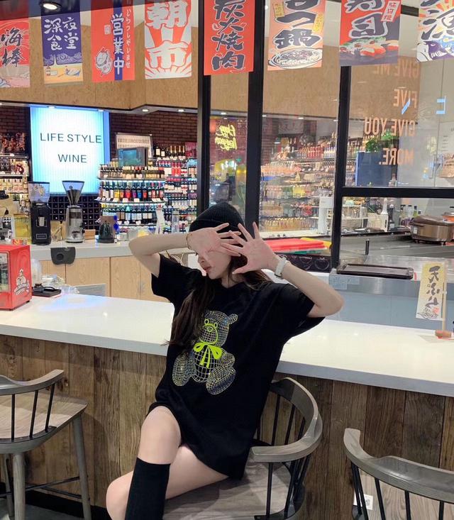 潮牌燙鑽小熊短袖