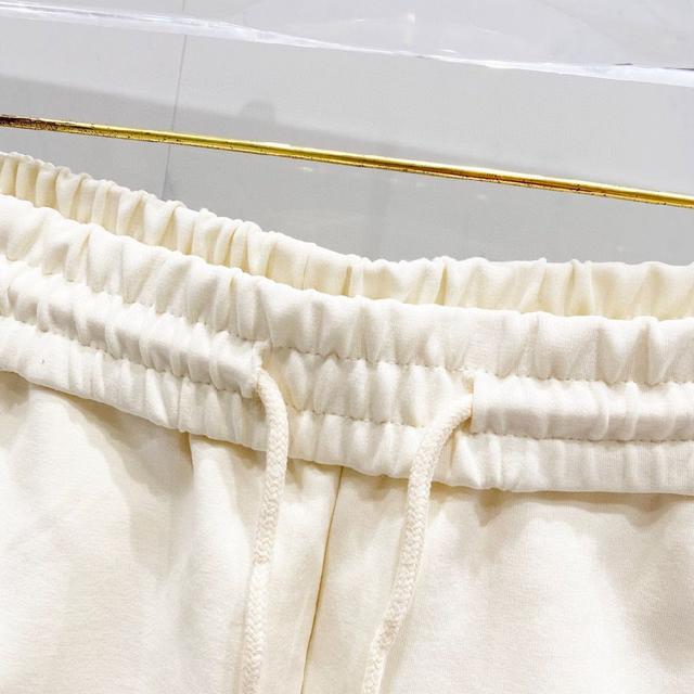 定制太空棉面料短裤 撞色拼接立体凹凸浮雕字母LOGO工艺标识