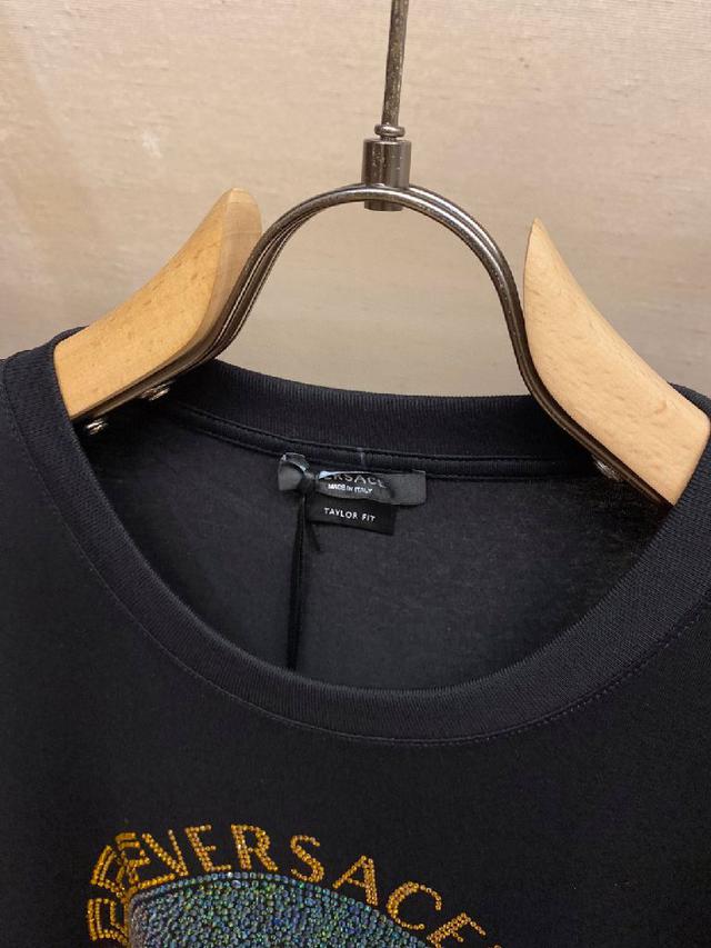 Versace/范思哲美杜莎2023新款烫钻短袖，高版本，专柜