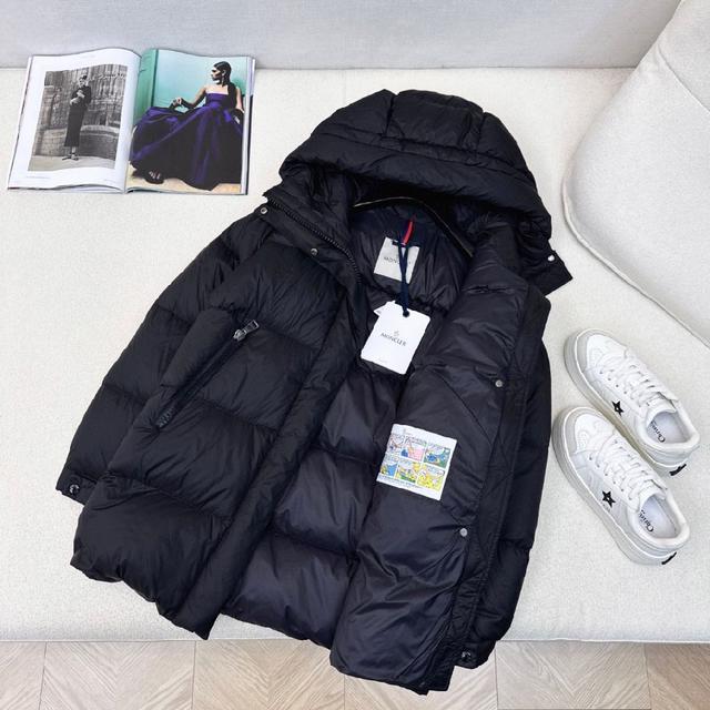 秋冬最新款logo标装饰连帽中长款羽绒服🖤 经典微A中长款版型