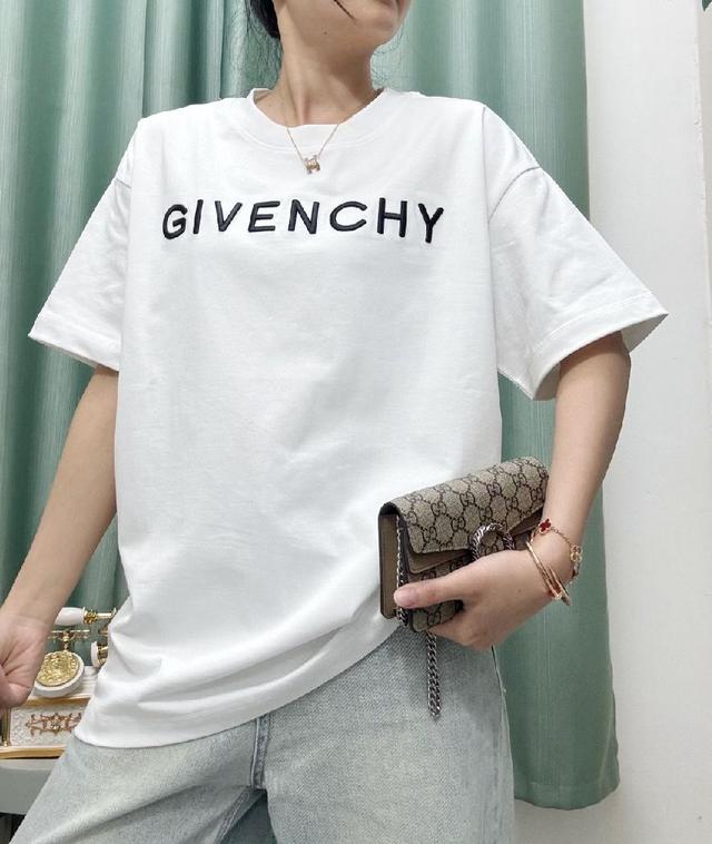 高支高密双纱300克超舒适纯棉面料，整体的触感舒适，亲肤效果也是极佳