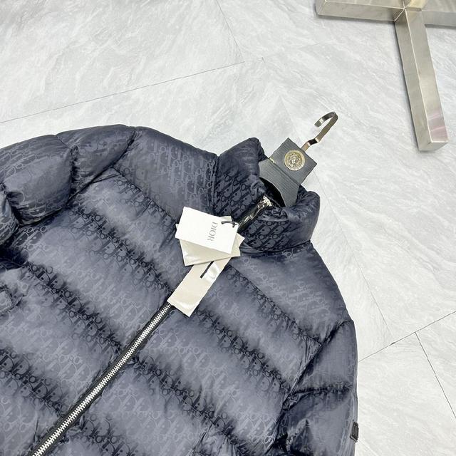 秋冬新款羽绒服。这款号称羽绒服届最贵的，全部90