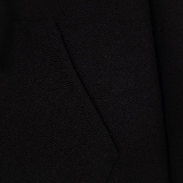 双面连帽雨滴印花防风外套 这款轻盈的双面防风外套