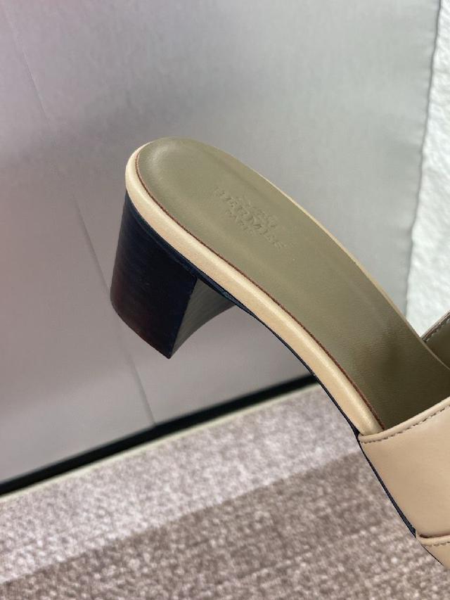 Hermes 春夏经典款 Giulia 粗跟拼色女鞋  H家 平底Kelly五金