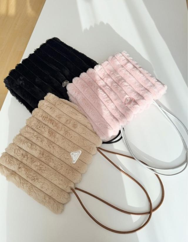 PRADA 冬季限定！皮草毛絨包毛絨手袋#12/11