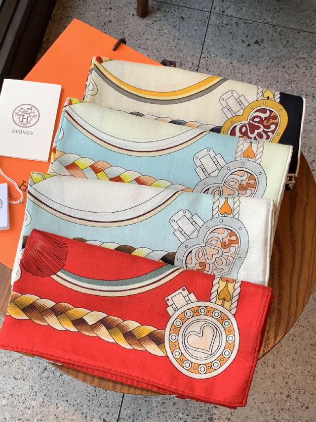 装饰家芳登和佩西耶设计的一款餐盘增添骑士般的浪漫气息