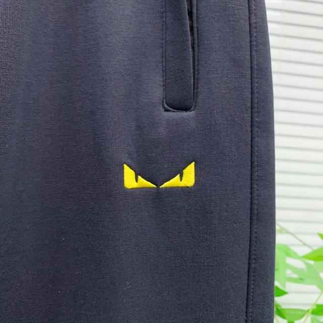 【新品】新款休闲裤卫裤，裤身上刺绣标志性品牌标