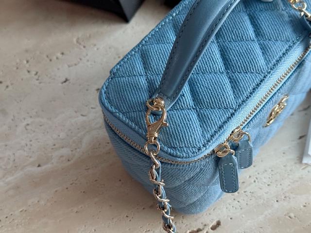 Chanel 小香家 手提款 盒子包