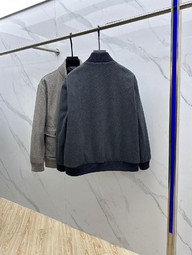 25SS秋冬新款羽绒服LV驴家拼接暗纹满印连帽羽绒服。