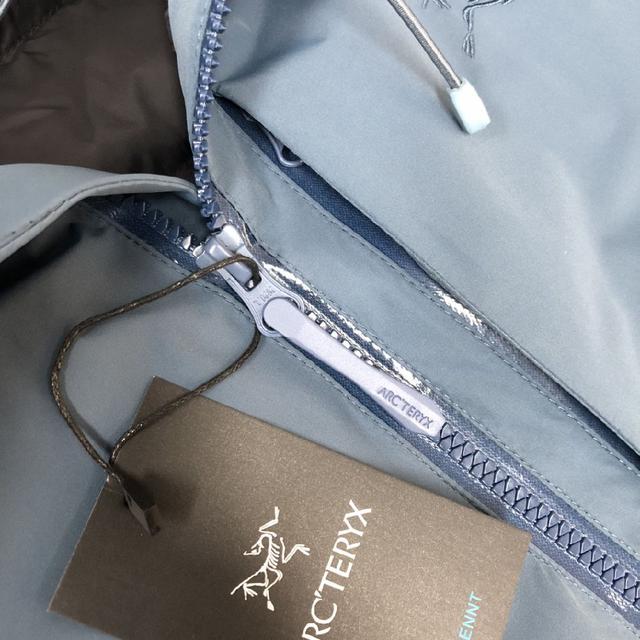 Prada 普拉达 2025FW秋冬新品  休闲连帽羽绒服