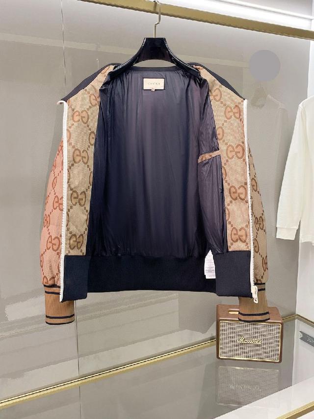 2025秋冬新款羽绒服。这款号称羽绒服届最贵的，全部90绒的