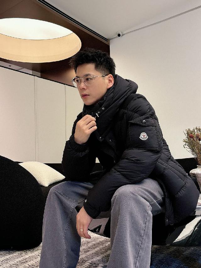 进口记忆丝面料质感超赞！进口机缝制流畅线条工艺